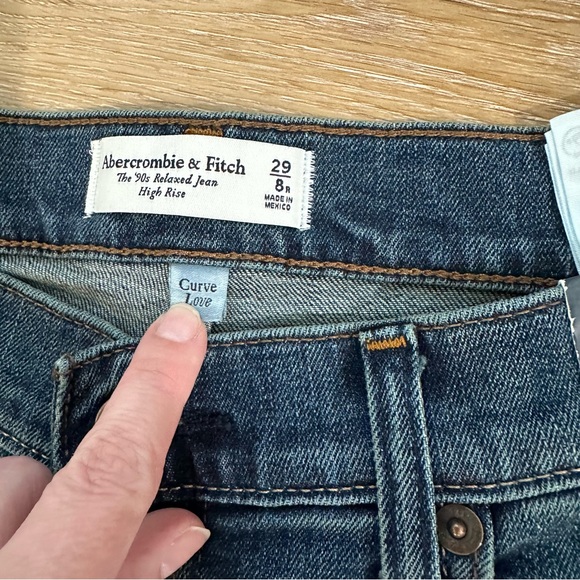 Abercrombie & Fitch The 90s Relaxed High Rise Curve Love Jeans Sz 29/8R NWT - Picture 6 of 9